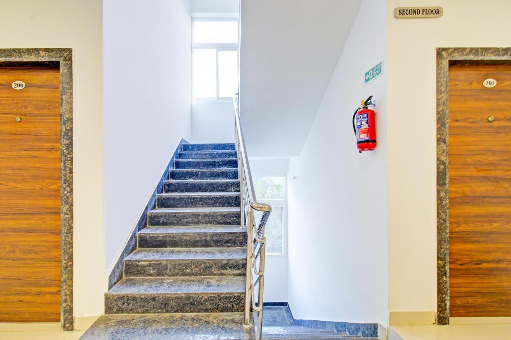 Super Townhouse Oak Suchitra Kompally Road Formerly Sun Moon Hotels Trimulgherry Dış mekan fotoğraf